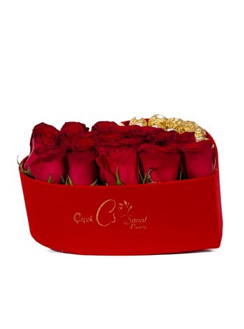 Kırmızı Kadife Kalp Kutu İçerisinde Kırmızı gül ve Rocher Çikolata